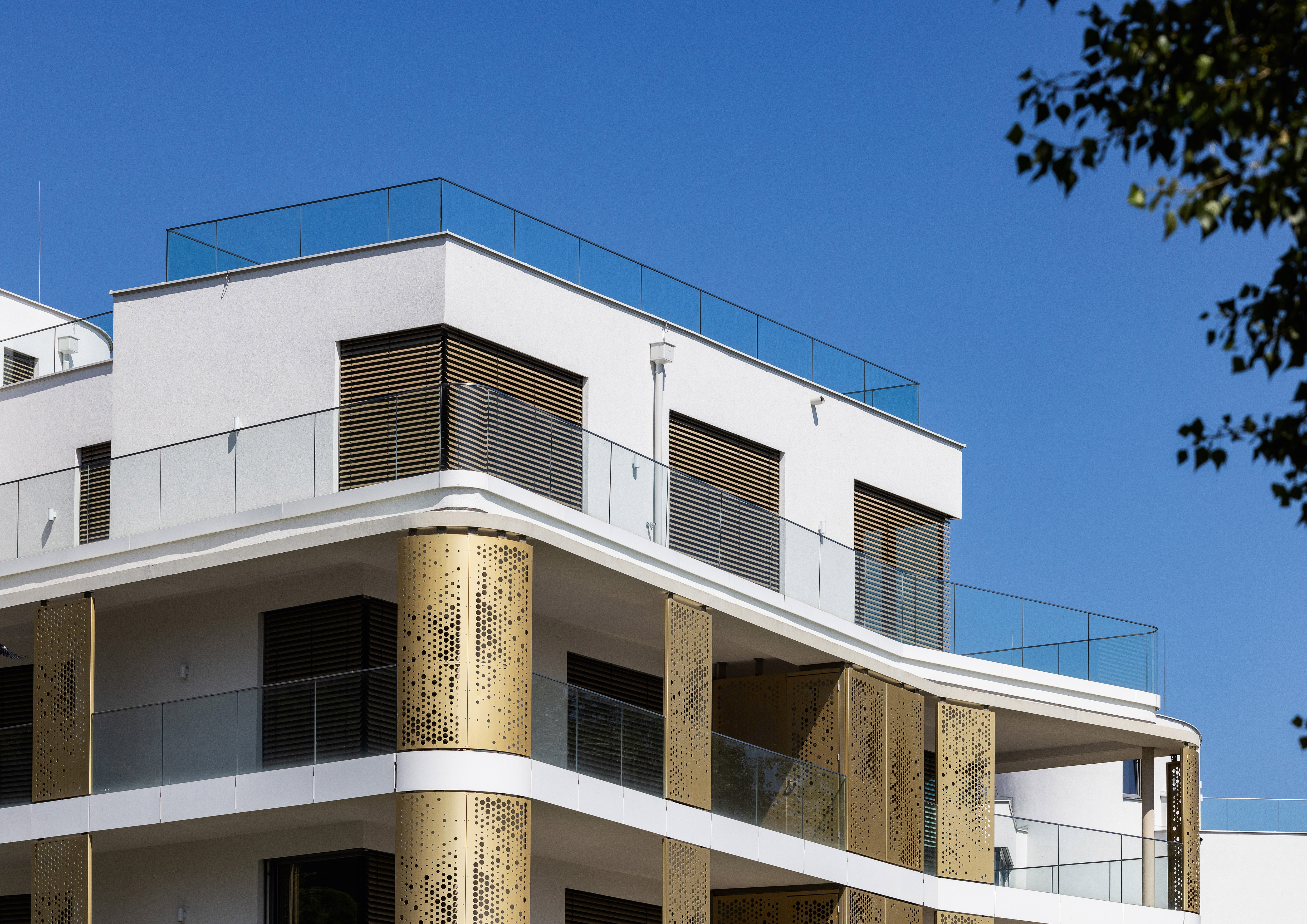 Exterior Venetian Blinds: Beyond Energy. The Full Performance Case
